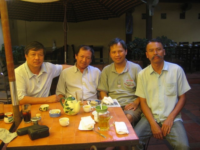 Đặng Bắc Tiến, Nguyễn Văn Bảnh, Hạnh và Nguyễn Chí Hoài Nhơn (ông bạn thân từ thời Bảo Đại)