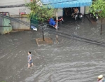 Người dân bất ngờ trước cơn "hồng thủy"