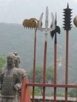 Hai ông lính và binh khí minh họa