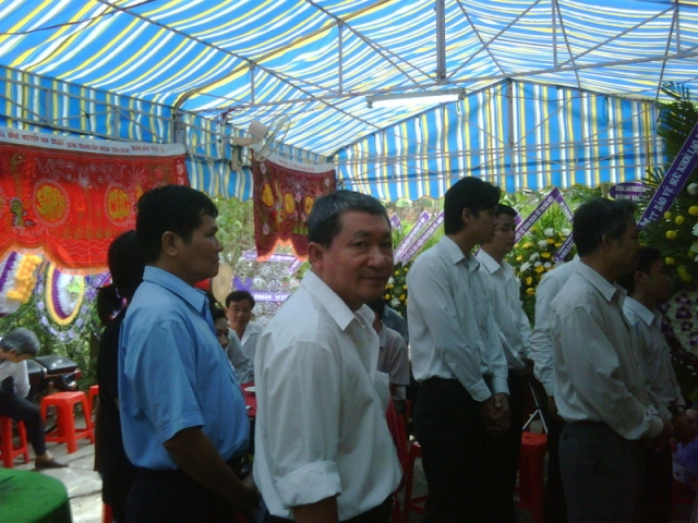 IMG00049-20101219-1025